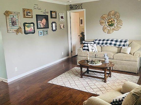 3rd image of 631 Countryside Dr