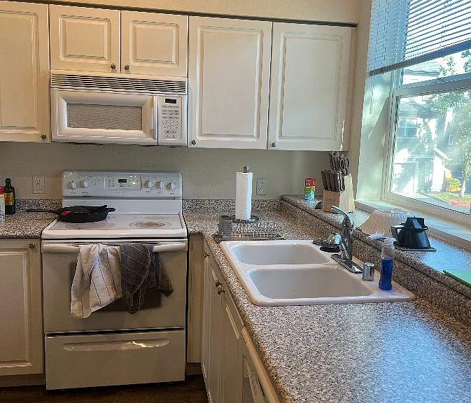 724 SE Fairwinds Loop — Photo 25