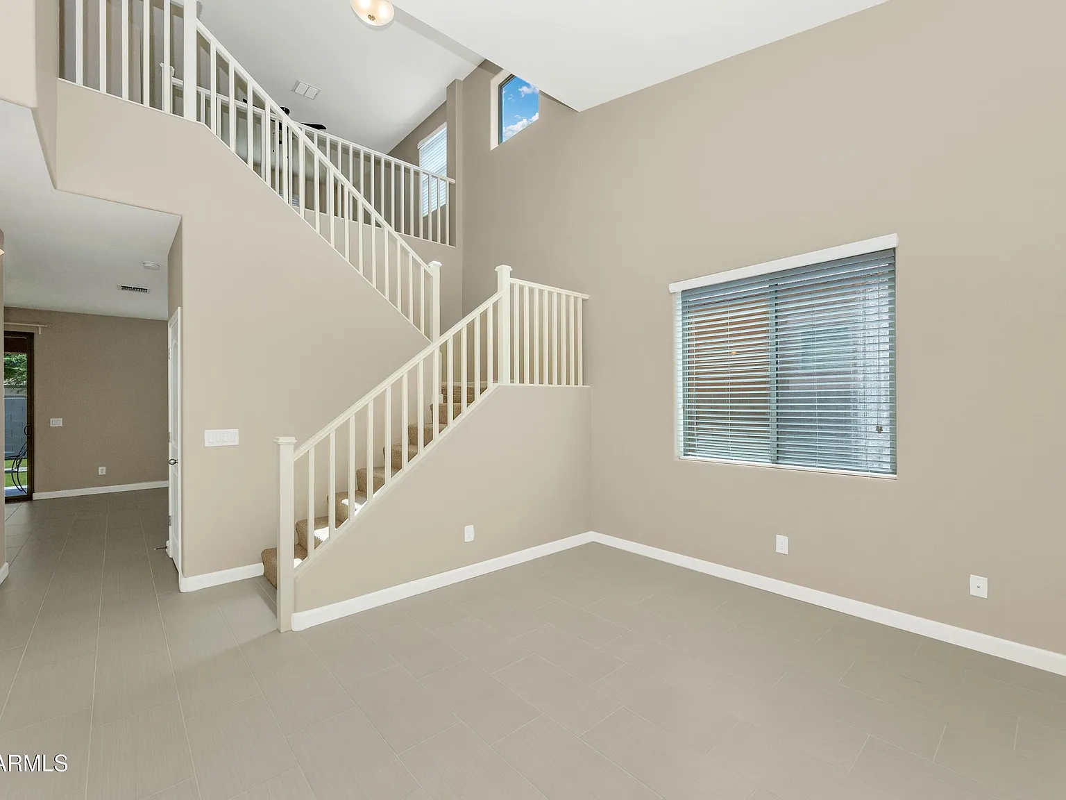 3 bed, 2.5 bath, 2052 sqft, $3,290 — Photo 4