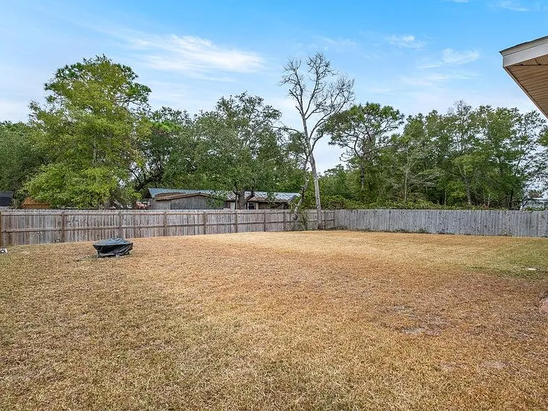 1835 Lubbock Rd — Photo 10