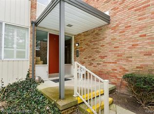 4049 W Maple Rd APT A102, Bloomfield Hills, MI 48301