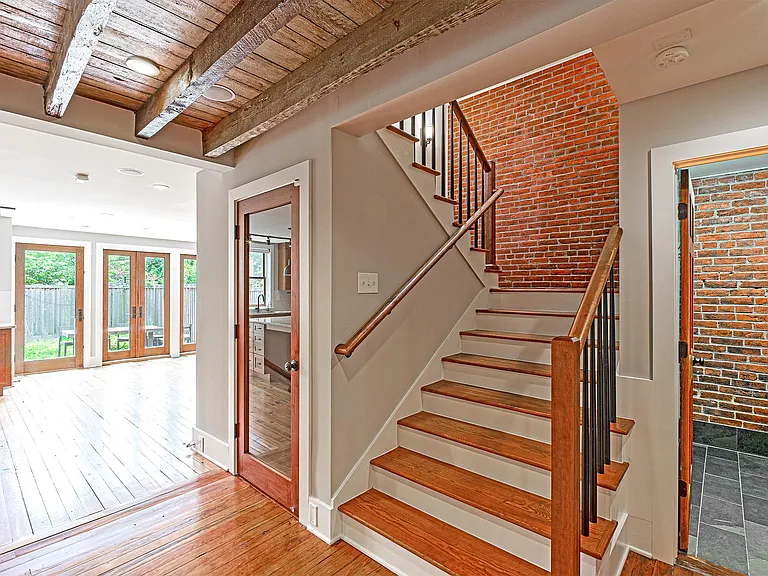 325 D St SE — Photo 33