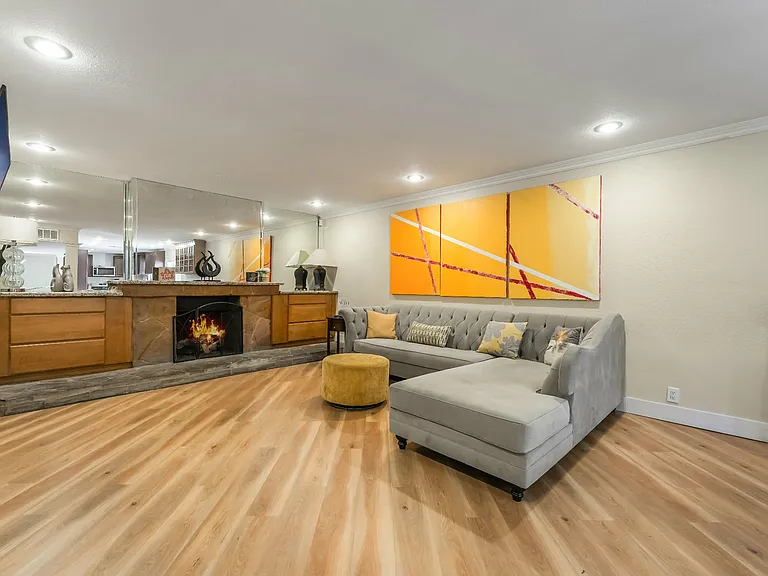 E Vegas Valley Dr — Photo 9