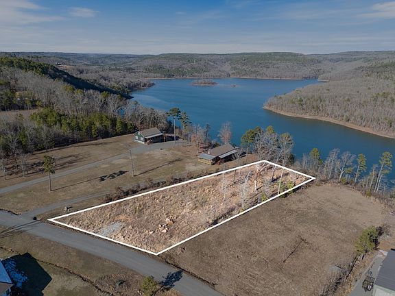 4th image of 12 The Bluffs Dr
