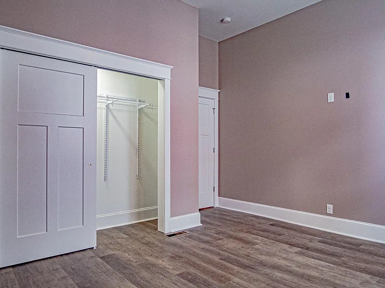 151 E Eagle St — Photo 29