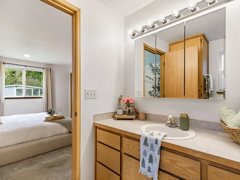 1257 Russell Dr — Photo 17