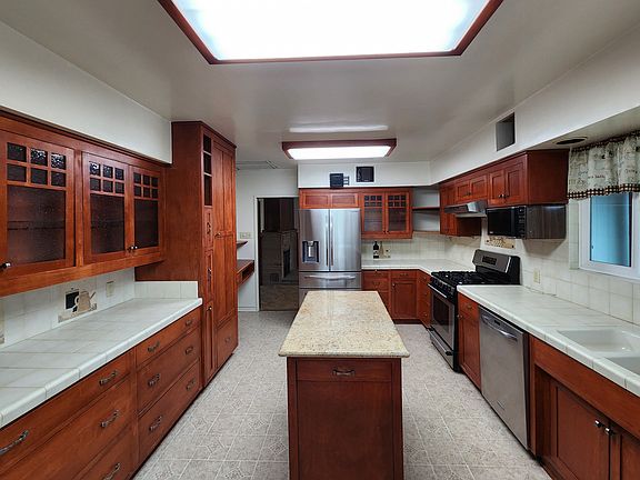 4th image of 4440 Glen Way