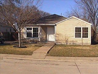 1st image of 117 E Avenue F