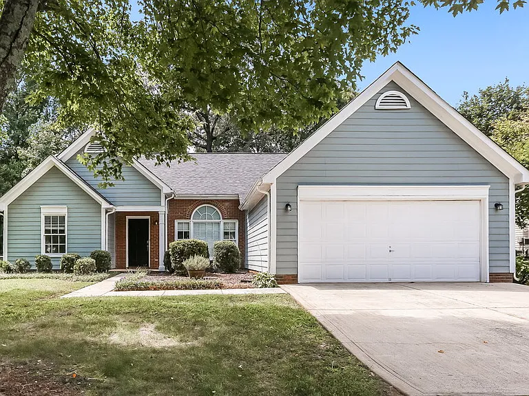 11621 Long Forest Dr — Photo 1