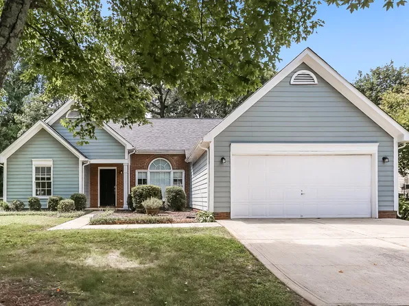 11621 Long Forest Dr, Charlotte, NC 28269