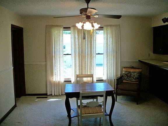 5th image of 204 E Hawk Ln