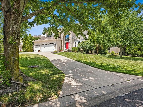 5th image of 10908 W 144th St