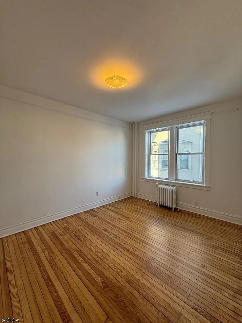 Building Photo - 214 Lawton Ave #1