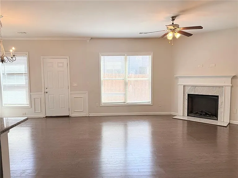 1033 Haley Woods Ln — Photo 4