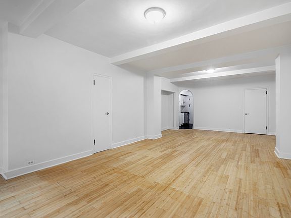3rd image of 307 E 44th St APT 622