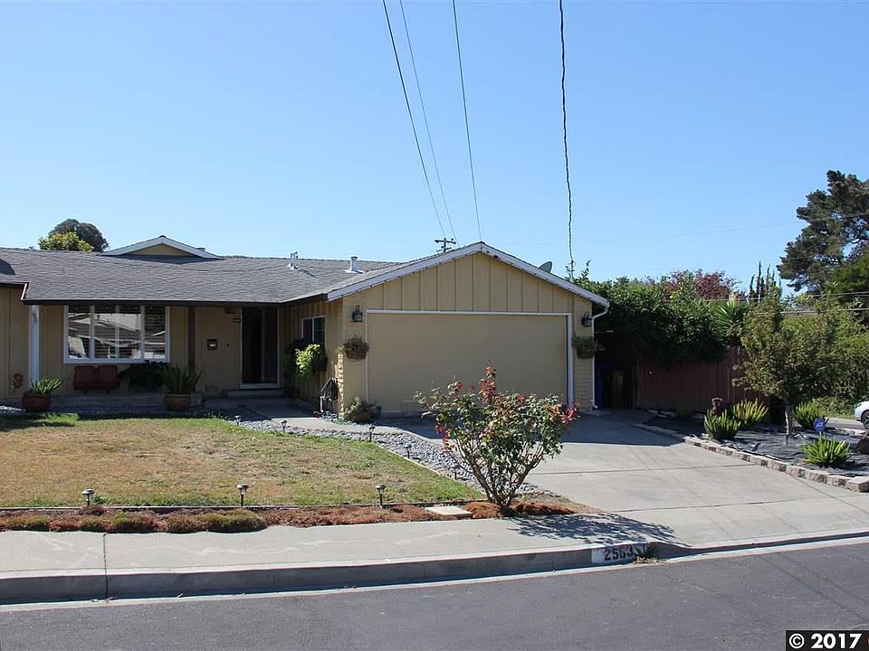 1st image of 2583 Shamrock Dr