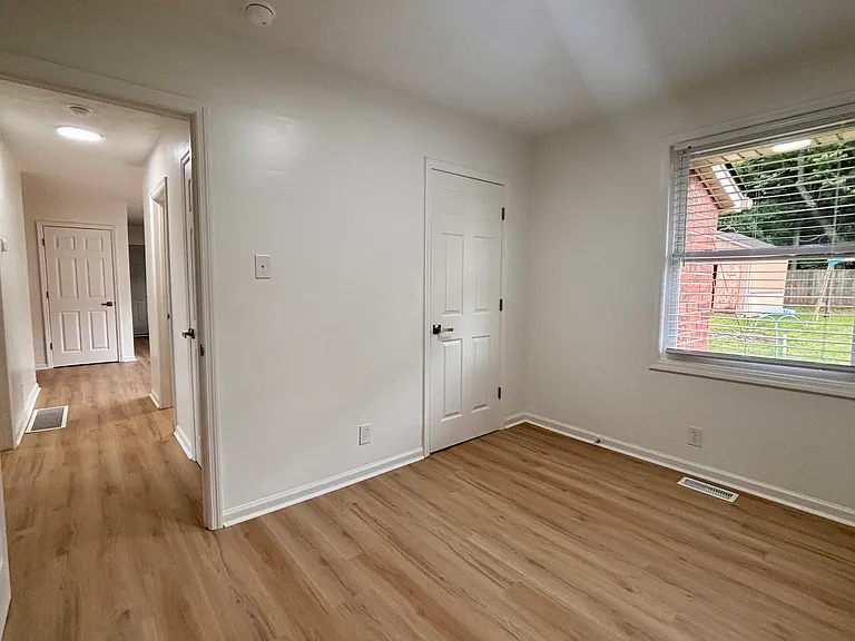 315 E Brown St — Photo 12