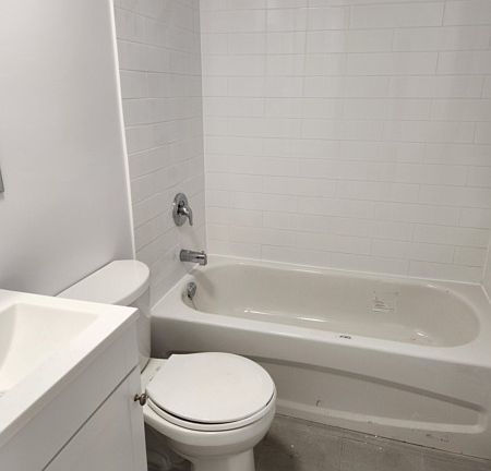 5th image of 18 Dublin St N