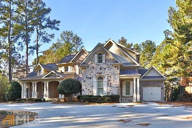 1st image of 1375 Tree Ln