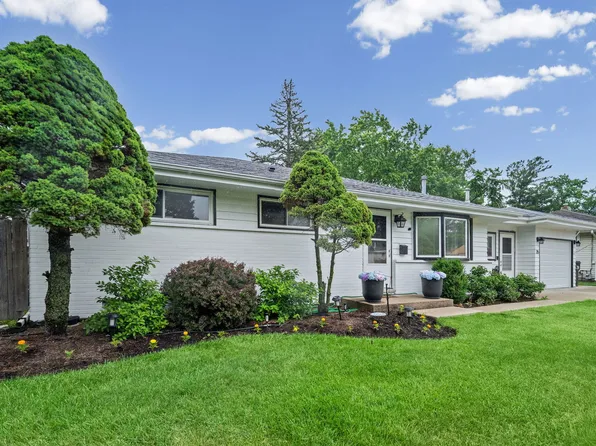 35 Johnathan Rd, Lake Zurich, IL 60047