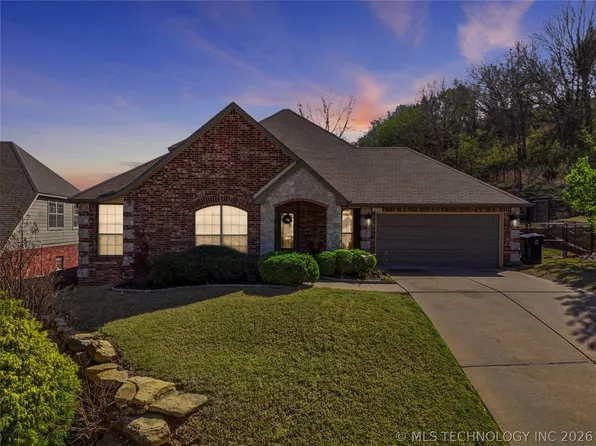 1700 N 1st St, Broken Arrow, OK 74012