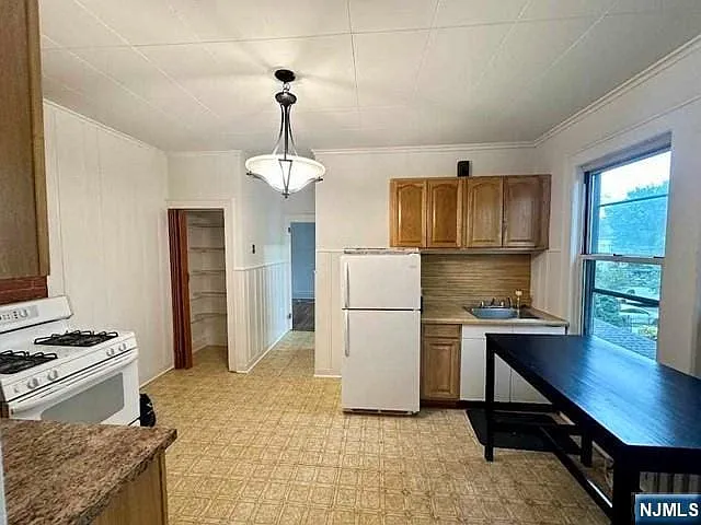 Building Photo - 46 Swaine Pl