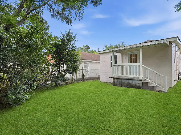 1025 Elliott Ave — Photo 33