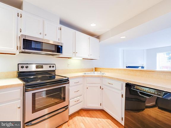 3rd image of 6211 Cool Valley Ct