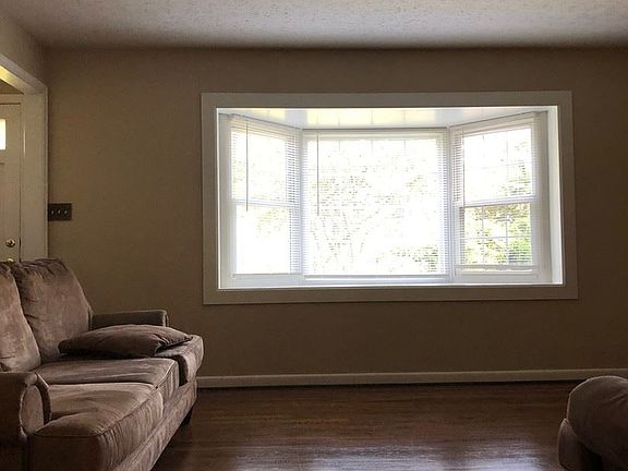 5th image of 115 Kenmore Dr #A
