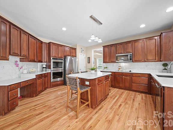 4th image of 10731 Persimmon Creek Dr