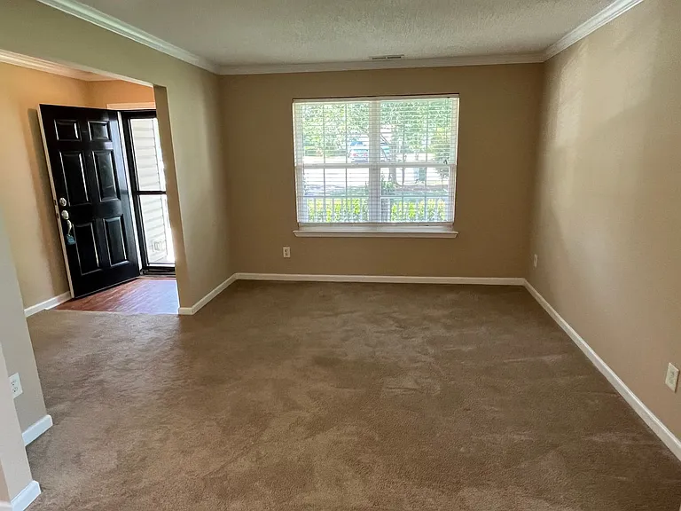 10410 Pickerel Ln — Photo 4