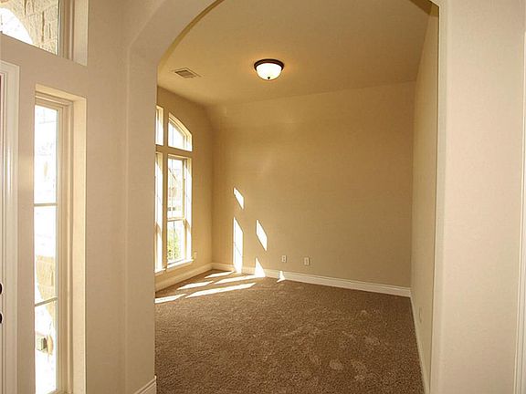 2nd image of 1819 Emerald Trace Ln