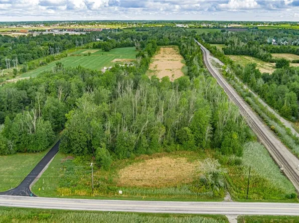 Jagow Rd, Niagara Falls, NY 14304