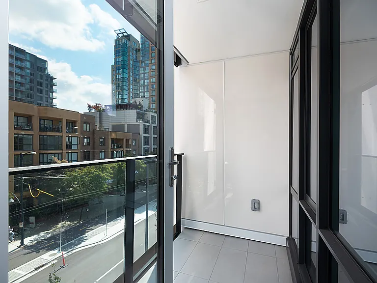 1107 Richards St #407 — Photo 12