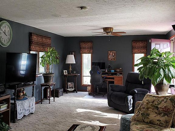 3rd image of 909 Daffodil Dr