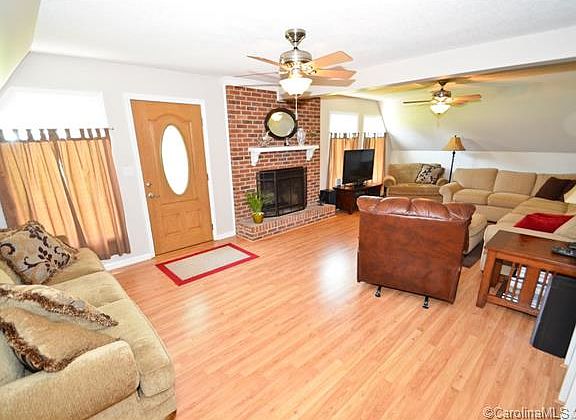 3rd image of 1077 Hilldale Dr