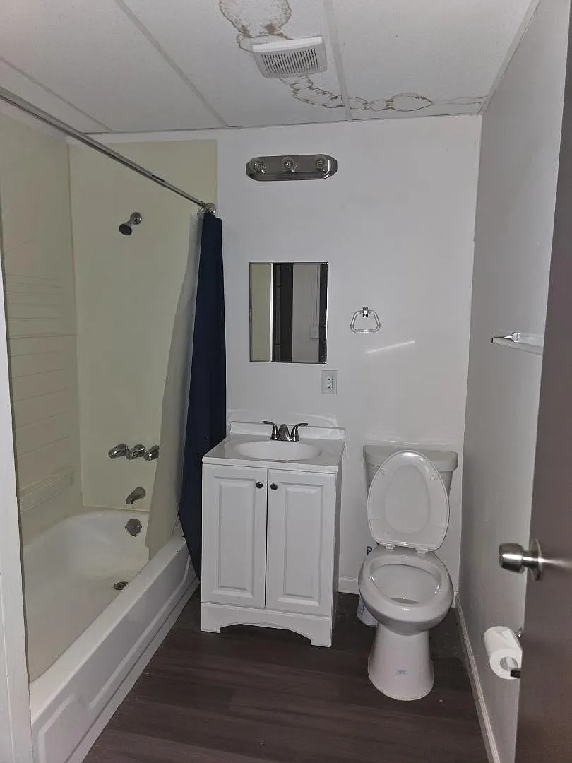 Unit Photo - 5301 Alfred Ave #2F