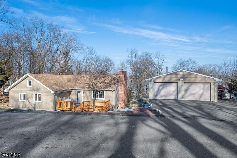 1st image of 43 Wildwood Shores Dr