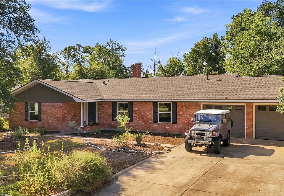 1st image of 910 Pershing Dr