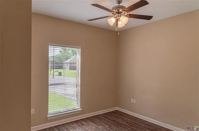 5668 Ducros Dr — Photo 5
