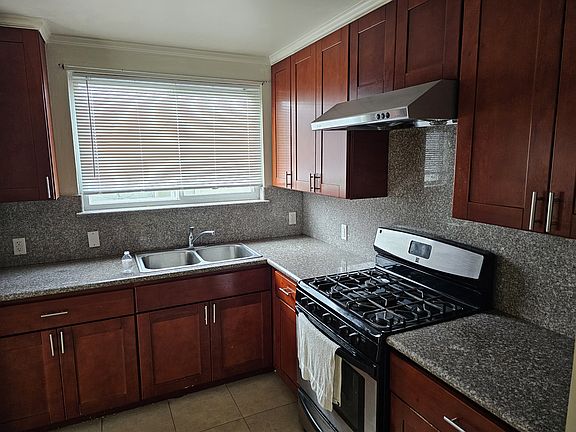 3rd image of 19 Canterbury Ave