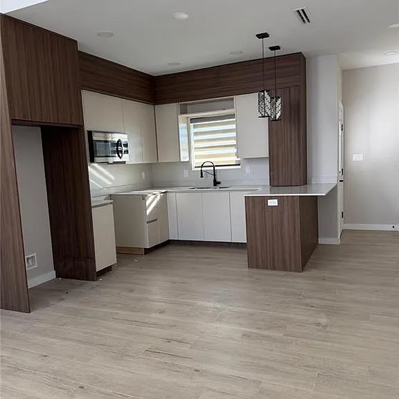 2202 Corales St — Photo 4