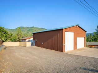 590 Kinworthy Dr, Shady Cove, OR 97539