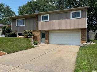 1419 W Kingsway Dr, Peoria, IL