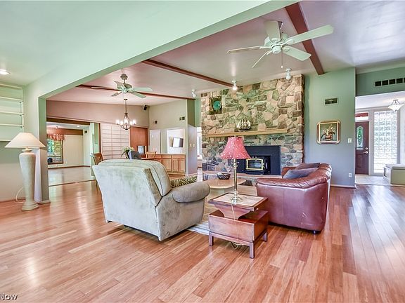 5th image of 28833 Clark Dr