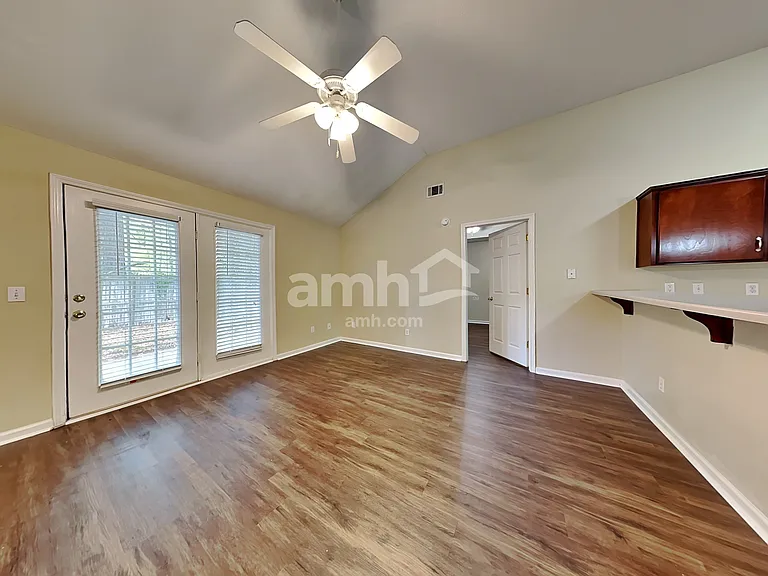 117 W Tisbury Ln — Photo 5