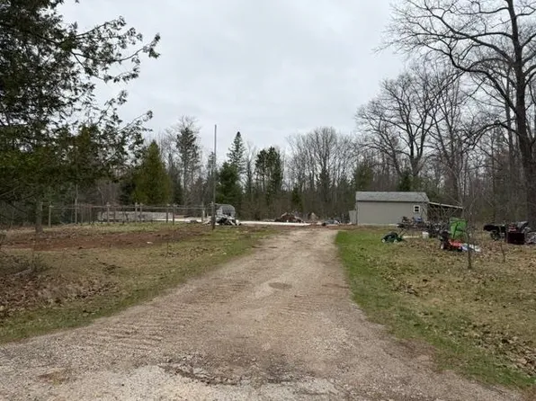 W8134 Pike Hill Rd, Amberg, WI 54102