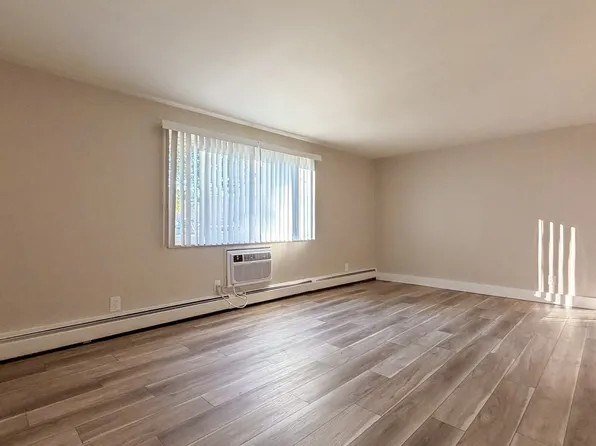 Valley York Apartments, 6935 York Rd #6-104, Cleveland, OH 44130