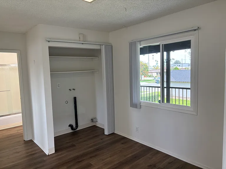 371 N Oak St #F — Photo 14