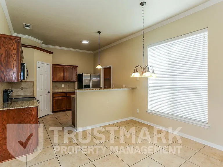 401 W Libra Dr — Photo 7